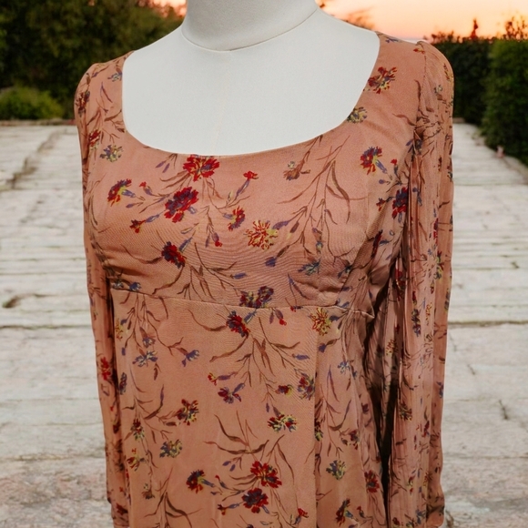 Urban Outfitters ✦ Boho Floral Pleated Dress ✦ Long Sleeve Open Back Peach/Cream - Picture 9 of 13
